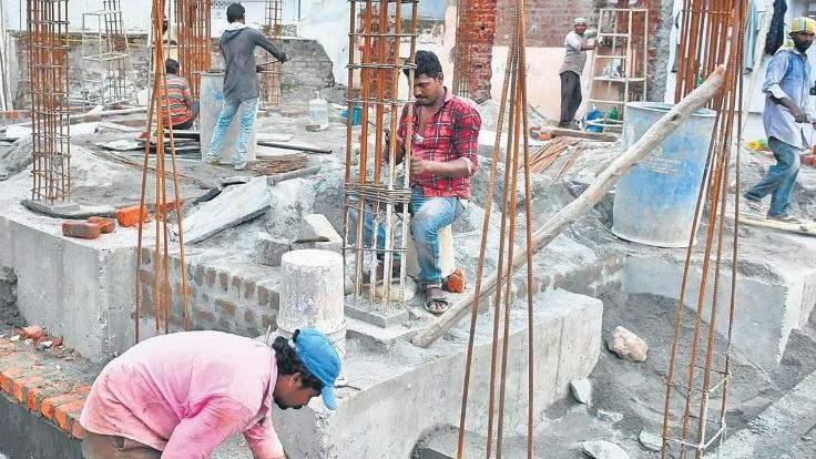നിര്‍ധനര്‍ക്കും സാധാരണക്കാര്‍ക്കും വീട്; പ്രധാന്‍മന്ത്രി ആവാസ് യോജനയ്ക്ക് 2.30 ലക്ഷം കോടി, റെയില്‍വെയ്ക്ക് എട്ട് പുതിയ പദ്ധതികള്‍