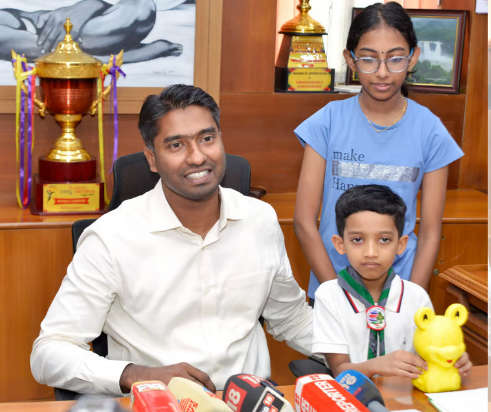 മുയല്‍ക്കുടുക്ക പൊട്ടിച്ച് അര്‍ണവ്, പിറന്നാള്‍ ആഘോഷം വേണ്ടെന്നു വച്ച് ദിയ; കരുതലിന്റെ പാഠവുമായി കുട്ടികള്‍