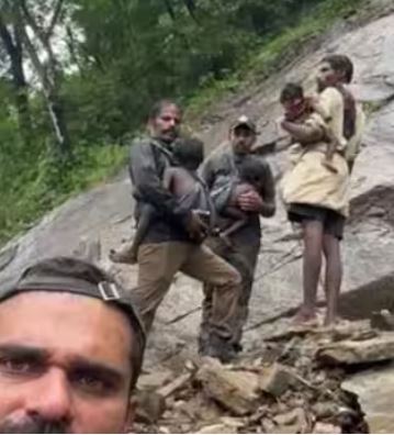 ഭക്ഷണമില്ലാതെ 2 ദിവസം മൺതിട്ടയിൽ കഴിഞ്ഞു; അച്ഛനെയും 3 മക്കളെയും രക്ഷിച്ച് ഫയർ ഫോഴ്സ്
