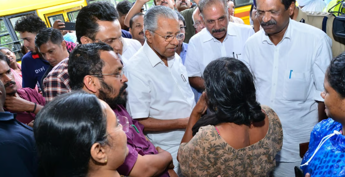 ക്യാംപുകളില്‍ കഴിയുന്നവര്‍ക്ക് ആശ്വാസവുമായി സര്‍ക്കാര്‍; ഓരോ കുടുംബത്തിനും 10,000 രൂപ