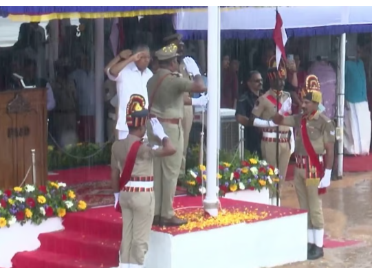 സംസ്ഥാനം അതീവ ദുഃഖത്തില്‍; നമുക്ക് അതിജീവിക്കേണ്ടതുണ്ട് : മുഖ്യമന്ത്രി