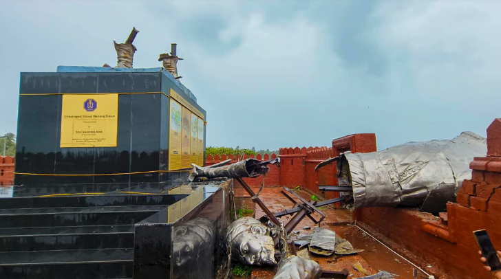 ഛത്രപതി ശിവാജിയുടെ കൂറ്റന്‍ പ്രതിമ തകര്‍ന്നു വീണു; പ്രധാനമന്ത്രി ഉദ്ഘാടനം ചെയ്തത് 8 മാസം മുമ്പ്
