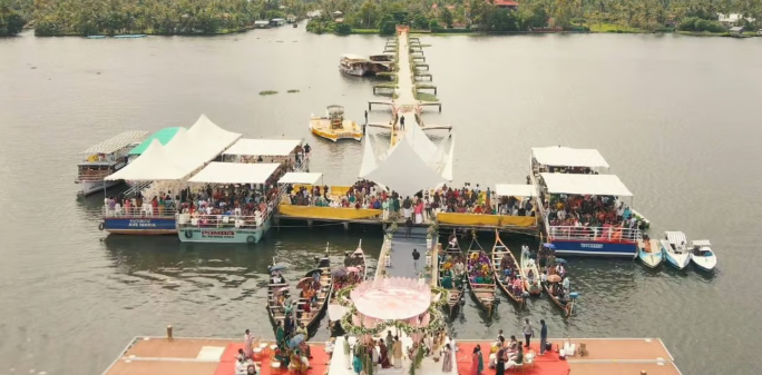 ആലപ്പുഴ കായലിന് നടുവില്‍ ഡെസ്റ്റിനേഷന്‍ വിവാഹം