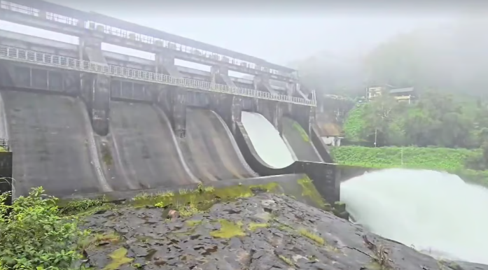 ഷോളയാര്‍ ഡാം തുറന്നു; ചാലക്കുടി പുഴയുടെ തീരത്തുള്ളവര്‍ക്ക് ജാഗ്രതാനിര്‍ദേശം