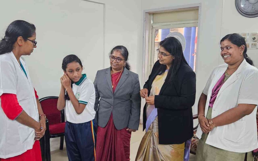 വയനാട് ദുരിതബാധിതർക്ക് സാന്ത്വനമേകാൻ സ്വർണ്ണക്കമ്മൽ ഊരി നൽകി സ്കൂൾ വിദ്യാർത്ഥിനി