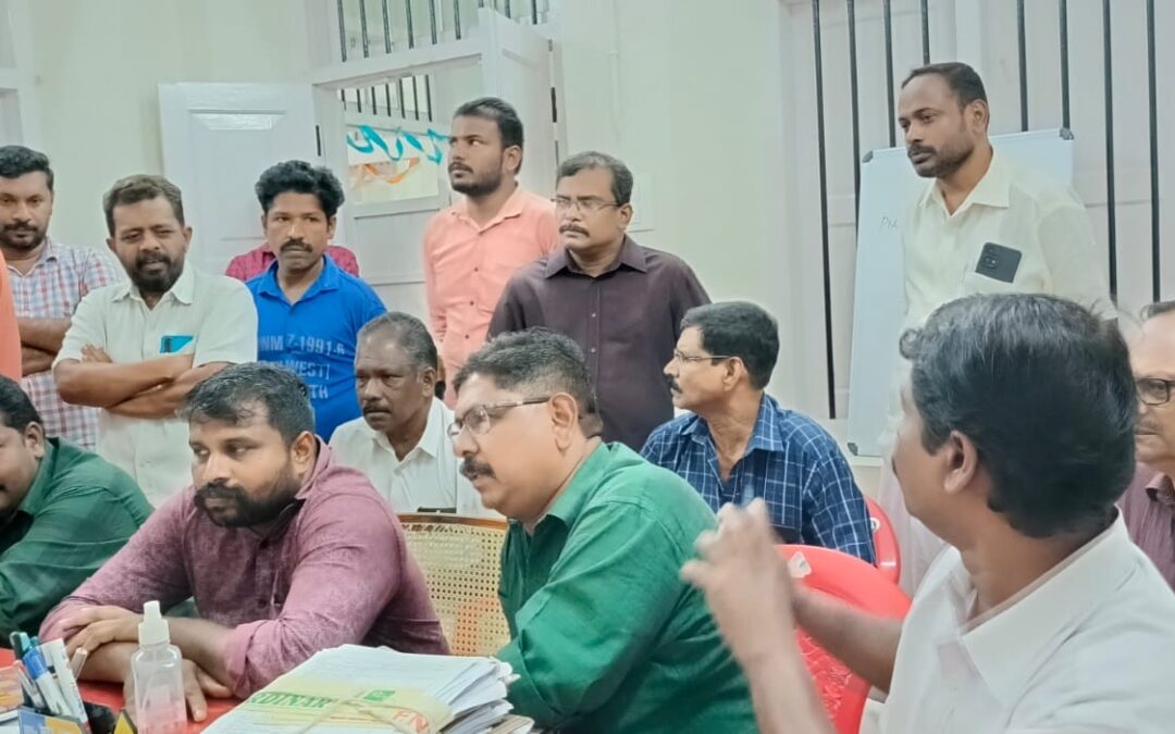 കൂടി വെള്ള ക്ഷാമം രൂക്ഷമായ സാഹചര്യത്തിൽ  വാട്ടർ അതോറിറ്റി എക്സിക്യൂട്ടീവ് എൻജിനിയറുടെ ഓഫീസ്  ഉപരോധിച്ചു