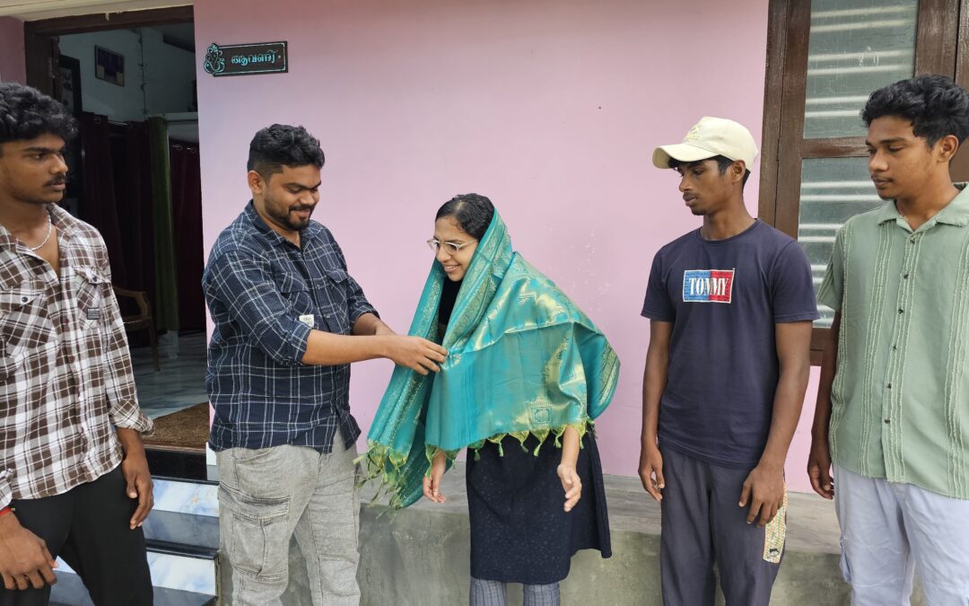 എം എയ്ക്ക് മൂന്നാം റാങ്ക് കരസ്ഥമാക്കിയ ആവണി ആകാശിന് ആദരവ് നൽകി