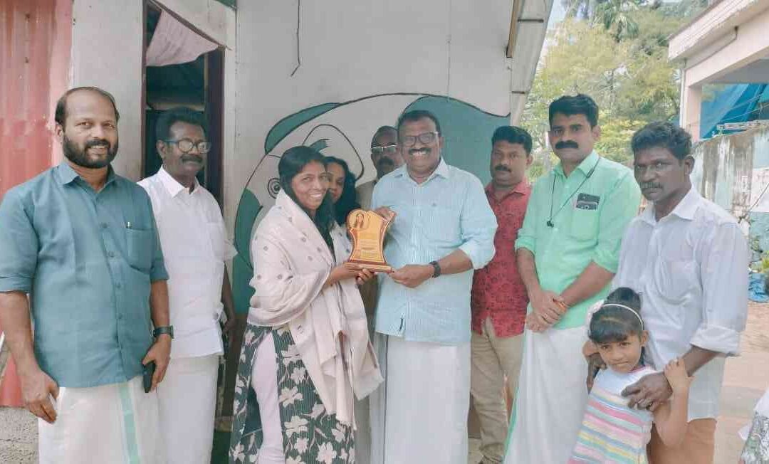 ധനൂജകുമാരിയെ കേരള സ്റ്റേജ് വർക്കേഴ്സ് യൂണിയൻ ആദരിച്ചു