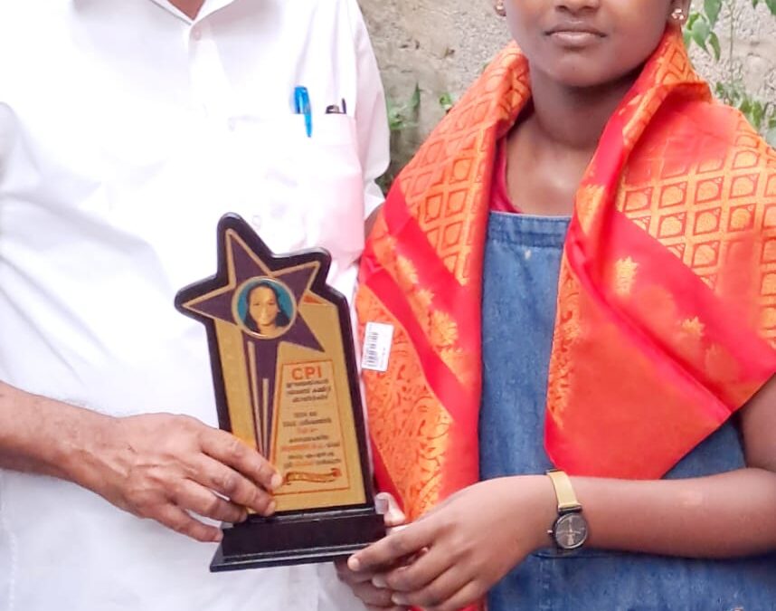 സി പി ഐ ചിറയിൻകീഴ് ഈഞ്ചയ്ക്കൽ ബ്രാഞ്ച് കമ്മിറ്റിയുടെ ആഭിമുഖ്യത്തിൽ വിദ്യാർത്ഥിനിയെ ആദരിച്ചു