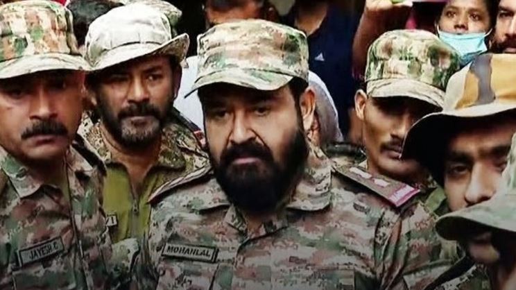 ആശ്വസിപ്പിക്കാനായി മോഹന്‍ലാല്‍; പട്ടാളവേഷത്തില്‍ ദുരന്തഭുമിയില്‍