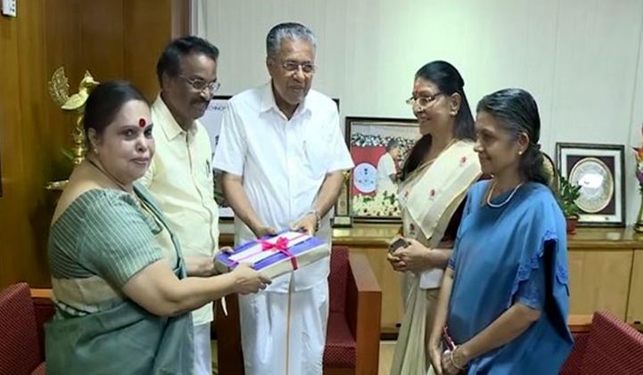 ഹേമ കമ്മിറ്റി റിപ്പോര്‍ട്ടിന്റെ പൂര്‍ണരൂപം സര്‍ക്കാര്‍ ഇന്ന് സമര്‍പ്പിക്കും; ഹര്‍ജി നാളെ ഹൈക്കോടതിയില്‍