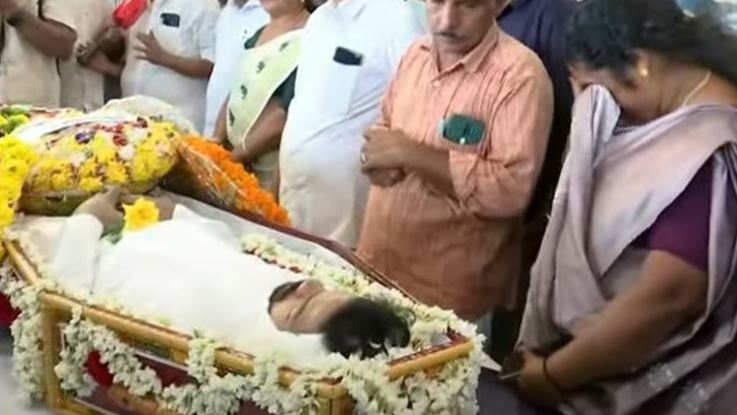 പ്രിയതമനെ അവസാനമായി ഒരുനോക്ക് കണ്ട് ശ്രുതി; കണ്ണീര്‍ പൂക്കളോടെ വിട