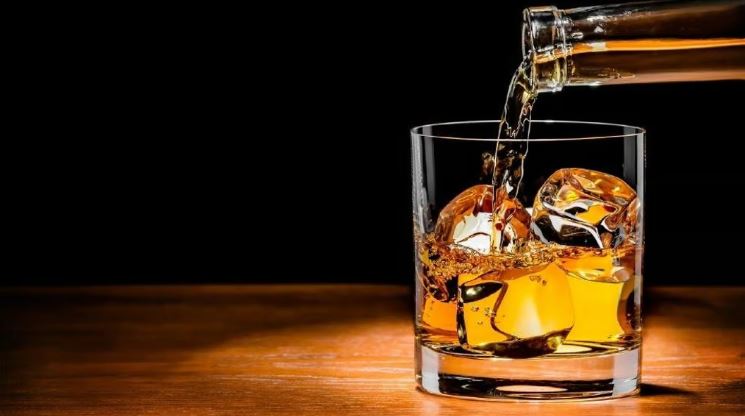 രണ്ട് ദിവസം ഒരു തുള്ളി മദ്യം കിട്ടില്ല; ബെവ്കോ ഔട്ട്ലെറ്റുകൾ ഇന്ന് ഏഴ് മണി വരെ, നാളെയും മറ്റന്നാളും അവധി