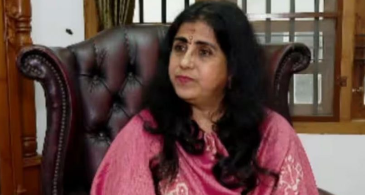 പാര്‍ട്ടിയില്‍ പവര്‍ ഗ്രൂപ്പ് ഉണ്ടെന്ന ആരോപണം; സിമി റോസ്‌ബെല്‍ ജോണിനെ കോണ്‍ഗ്രസ്സ് പുറത്താക്കി