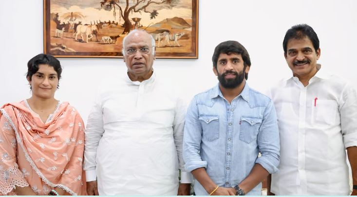 ‘എന്നും നന്ദിയുണ്ടാകും’; റെയില്‍വേയിലെ ജോലി രാജിവച്ച് വിനേഷ് ഫോഗട്ട്; ഇനി കോണ്‍ഗ്രസ് ഗോദയിലേക്ക്