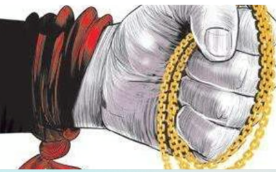 വാക്കത്തി കഴുത്തില്‍ വച്ചു; കള്ളന്മാര്‍ കൊണ്ടുപോയത് 150 രൂപയുടെ ഇമിറ്റേഷന്‍ ഗോള്‍ഡ്