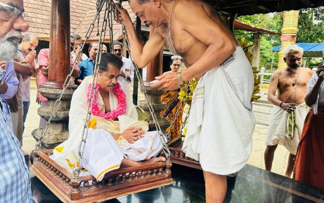 അവനവഞ്ചേരി ഇണ്ടിളയപ്പന്റെ മുന്നിൽ അടൂർപ്രകാശ് എം. പി ക്കു തുലാഭാരം