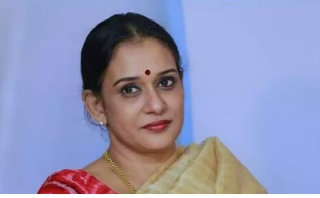‘വെര്‍ച്വല്‍ അറസ്റ്റ്’, മാലാപാര്‍വതിയില്‍ നിന്ന് പണം തട്ടാന്‍ ശ്രമം; അശോക സ്തംഭം ഇല്ലാത്ത ഐഡി കാര്‍ഡ് രക്ഷയായി