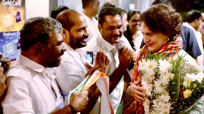 വയനാട്ടില്‍ പ്രിയങ്ക ഇന്ന് പത്രിക നല്‍കും;സോണിയയും രാഹുലും ഖാര്‍ഗെയും ഒപ്പം