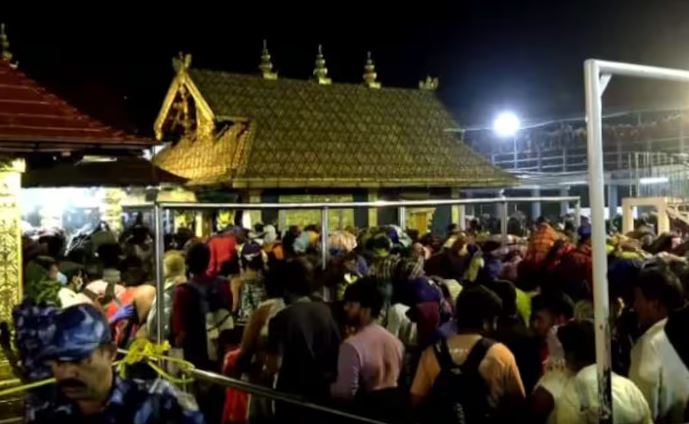 ശബരിമലയില്‍ ഓൺലൈൻ ബുക്കിംഗ് മാത്രമാക്കിയാൽ ഭക്തർക്ക് തിരിച്ചടിയാകുമെന്ന് പ്രതിപക്ഷ നേതാവ് വി ഡി സതീശന്‍