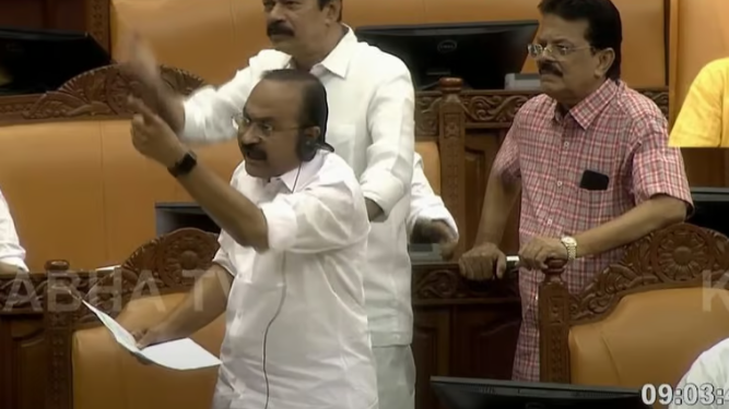 ചോദ്യങ്ങള്‍ക്കു നക്ഷത്രചിഹ്നം ഒഴിവാക്കിയതില്‍ പ്രതിപക്ഷ പ്രതിഷേധം; സ്പീക്കറുമായി വാക്‌പോര്; സതീശനെ വിമര്‍ശിച്ച് മുഖ്യമന്ത്രി