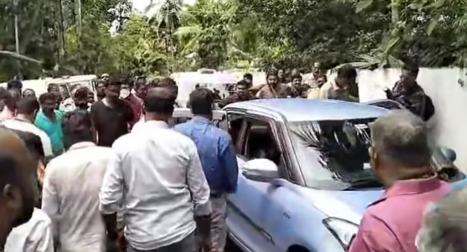 ആലപ്പുഴയില്‍ 50കാരന്‍ കാറിനുള്ളില്‍ മരിച്ചനിലയില്‍, ദുരൂഹത; അന്വേഷണം