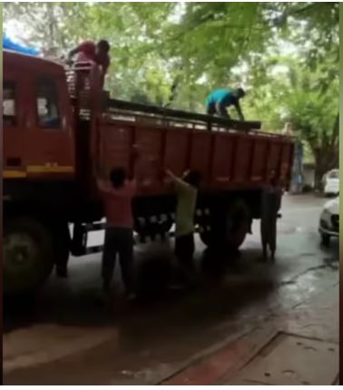 ചുമട്ടുതൊഴിലാളികൾക്കെതിരെ നടപടിയെടുത്ത് മന്ത്രി