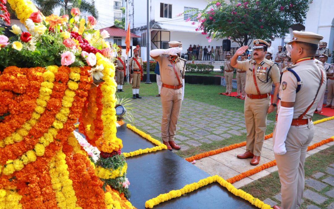 വീരചരമം പ്രാപിച്ച പോലീസ് ഉദ്യോഗസ്ഥര്‍ക്ക് ആദരാഞ്ജലികള്‍ അര്‍പ്പിച്ചു