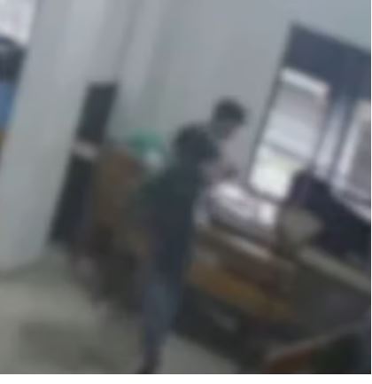 മലപ്പുറത്ത് എന്‍ട്രന്‍സ് പരിശീലന കേന്ദ്രത്തില്‍ വിദ്യാര്‍ത്ഥി സഹപാഠിയെ കുത്തി; സിസിടിവി ദൃശ്യം പുറത്ത്