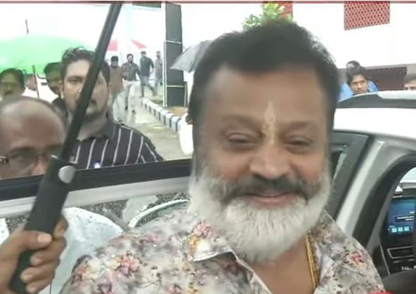 ‘ഇതെല്ലാം നിങ്ങളുടെ കഥയല്ലേ, സിബിഐയെ വിളിക്കാന്‍ പറ’; സുരേഷ് ഗോപി