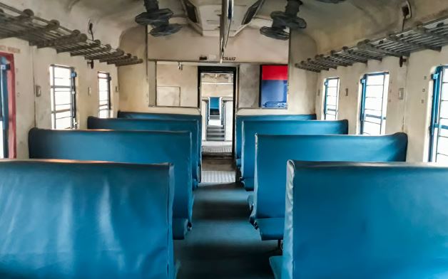 വൃത്തിഹീനമായ ശുചിമുറി; യാത്രക്കാരന് ഇന്ത്യന്‍ റെയില്‍വേ 30,000 രൂപ നഷ്ടപരിഹാരം നല്‍കണം
