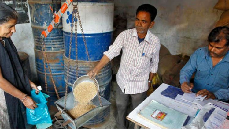 വേതനമില്ല; സംസ്ഥാനത്തെ റേഷന്‍ വ്യാപാരികള്‍ സമരത്തിലേക്ക്