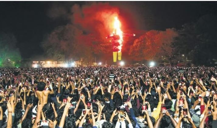 പുതുവത്സരത്തില്‍ കൊച്ചിയില്‍ ഇക്കുറി രണ്ടിടത്ത് പാപ്പാഞ്ഞിയെ കത്തിക്കാം; ഹൈക്കോടതി അനുമതി