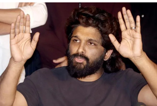 അല്ലു അർജുൻ ചോദ്യം ചെയ്യലിനായി പൊലീസ് സ്റ്റേഷനിൽ ഹാജരായി