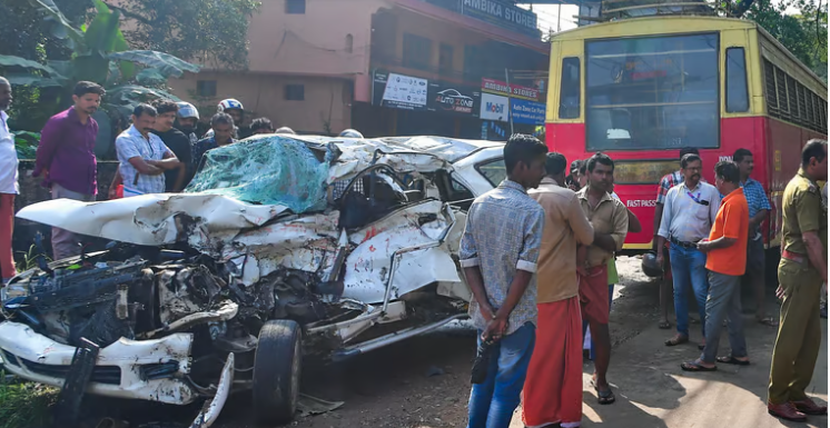ആലപ്പുഴ അപകടം; കാറോടിച്ച വിദ്യാർഥി പ്രതി