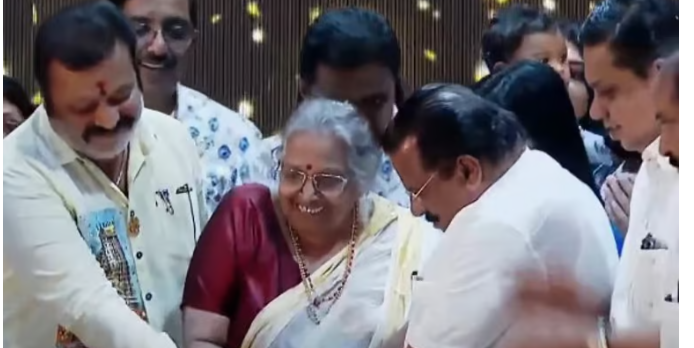 ശാരദ ടീച്ചറുടെ നവതി ആഘോഷത്തില്‍ അതിഥിയായി സുരേഷ് ഗോപി