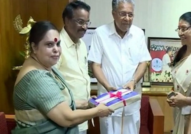 ഹേമ കമ്മിറ്റി റിപ്പോര്‍ട്ട്: സര്‍ക്കാര്‍ വെട്ടിയ ഭാഗം പുറത്തുവിടുന്നത് മാറ്റിയത് അവസാനനിമിഷം
