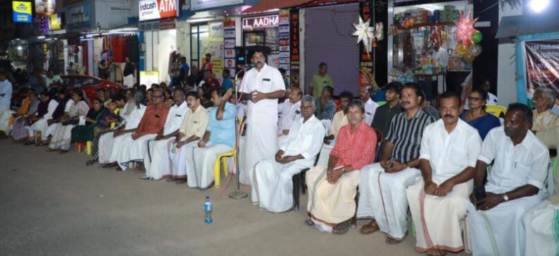 വൈദ്യുതി നിരക്ക് വർധിപ്പിച്ചതിൽ പ്രതിഷേധിച്ച് അഴൂരിൽ കോൺഗ്രസ് മണ്ണെണ്ണ വിളക്ക് കത്തിച്ച് പ്രതിഷേധ ധർണ്ണ നടത്തി