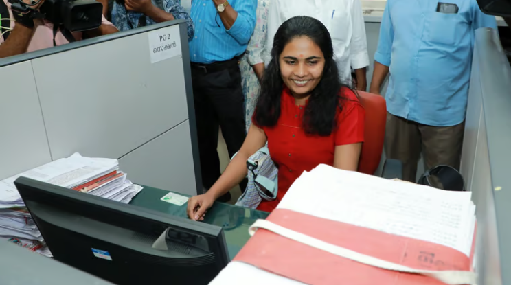 ‘ഇവിടെയാരും ഒറ്റപ്പെട്ടുപോകില്ല, ഈ സര്‍ക്കാരിന്റെയും നാടിന്റെയും ഉറപ്പാണ്’