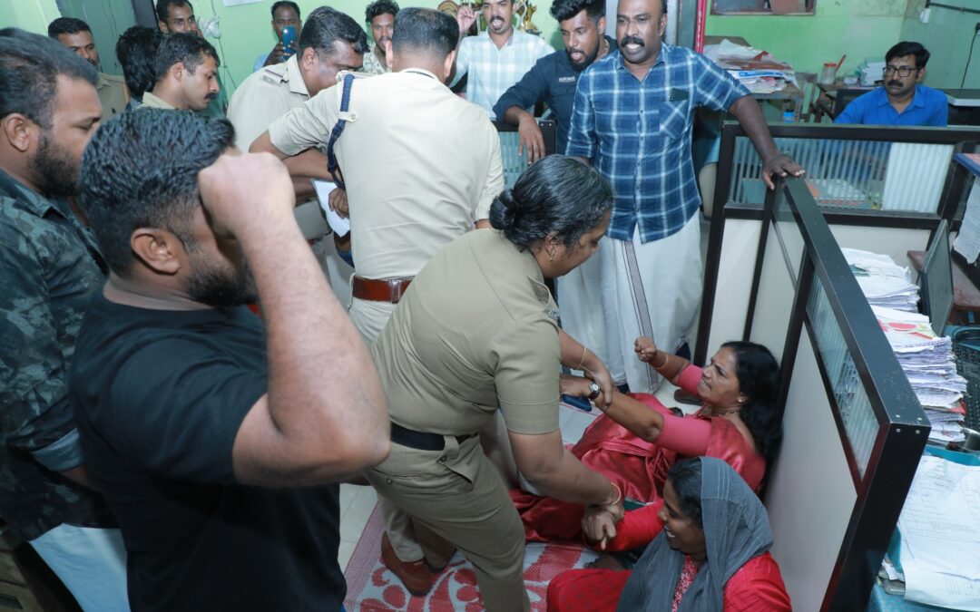 തെരുവ് വിളക്കുകൾ കത്തുന്നില്ല: അഴൂർ പഞ്ചായത്തിൽ കോൺഗ്രസ്‌ മെമ്പർമാരുടെ സമരത്തിൽ സംഘർഷം