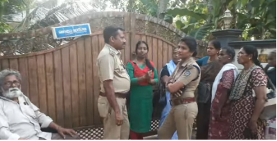 വർക്കലയിൽ മാതാപിതാക്കളെ പുറത്താക്കി മകൾ ഗേറ്റ് പൂട്ടി; മതിൽ ചാടിക്കടന്ന് പൊലീസ്