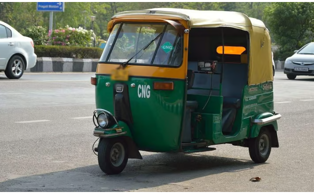 ഡ്രൈവര്‍ ഫിറ്റ്, നിര്‍ത്താന്‍ പറഞ്ഞിട്ടും നിര്‍ത്തിയില്ല; ബംഗളൂരുവില്‍ ഓട്ടോയില്‍ നിന്ന് ചാടിരക്ഷപ്പെട്ട് സ്ത്രീ