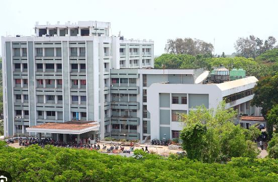 തിരുവനന്തപുരം റീജണൽ ക്യാൻസർ സെന്ററിൽ നിന്നുള്ള വിദഗ്ധ മെഡിക്കൽ സംഘം കാൻസർ പരോശോധന നടത്തുന്നു