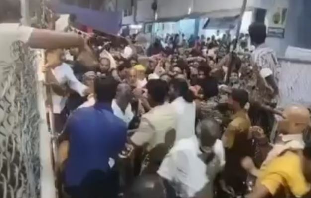 തിരുപ്പതി ക്ഷേത്രത്തില്‍ തിക്കിലും തിരക്കിലുംപെട്ട് നാലുമരണം; നിരവധി പേര്‍ക്ക് പരിക്ക്