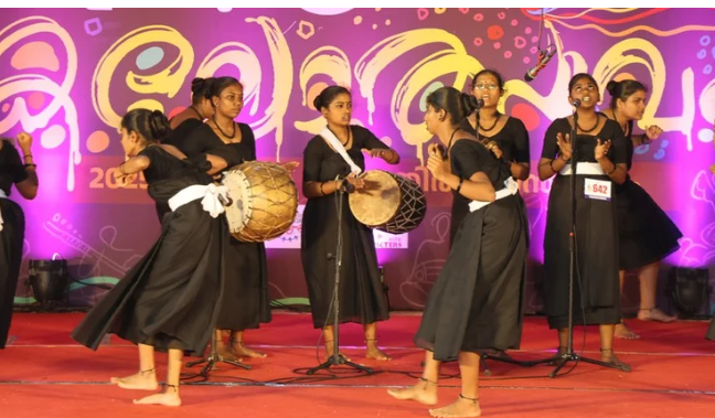 കപ്പില്‍ ആര് മുത്തമിടും?, സ്‌കൂള്‍ കലോത്സവം ഫോട്ടോ ഫിനിഷിലേക്ക്; തൃശൂരും കണ്ണൂരും ഇഞ്ചോടിഞ്ച് പോരാട്ടം