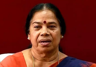 ജയിലില്‍ എത്തി പെരിയക്കേസ് പ്രതികളെ കണ്ട് പികെ ശ്രീമതി
