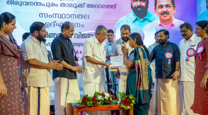 പൊതുജനങ്ങളുടെ പരാതികള്‍ പരിഹരിക്കാനുള്ള ശ്രമം കൂടുതല്‍ ശക്തമായി തുടരുമെന്ന് മുഖ്യമന്ത്രി