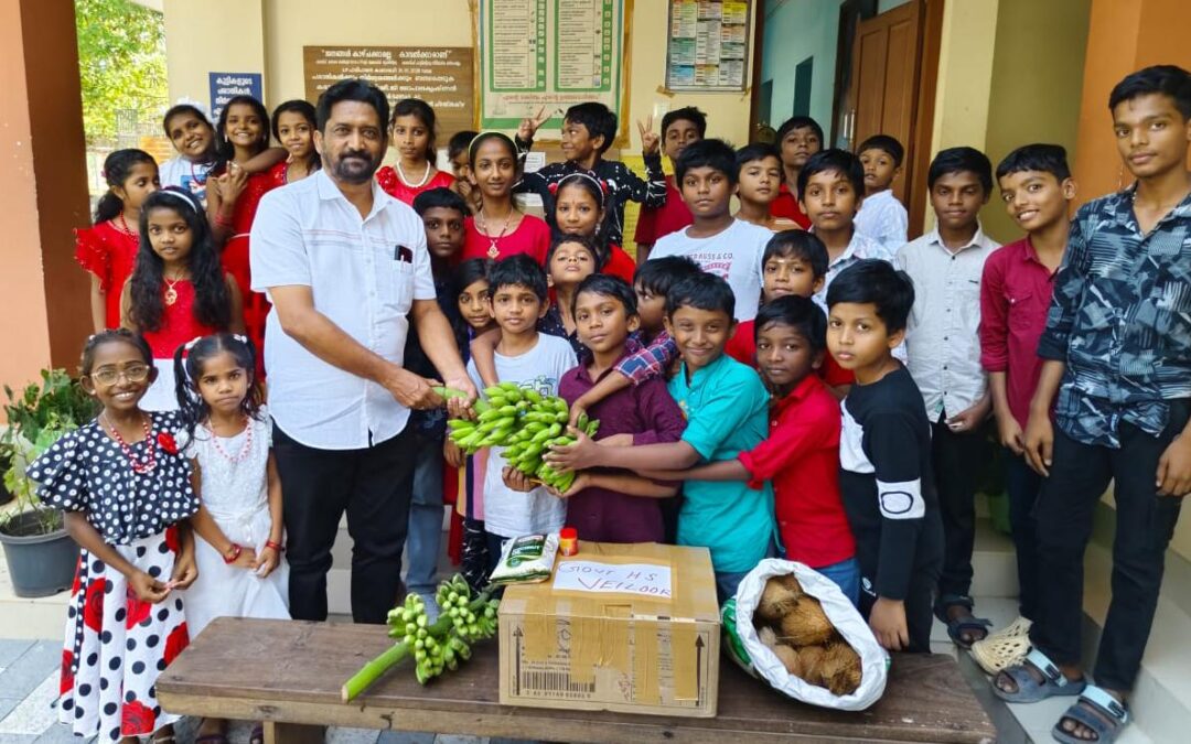 കലവറ നിറയ്ക്കാൻ വെയിലൂർ ഗവ. ഹൈസ്കൂളും പങ്കാളികളായി