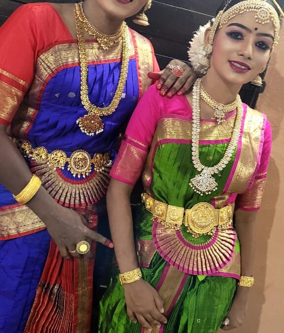 അമ്മയുടെയും മകളുടെയും നൃത്ത സന്ധ്യ കൗതുകമായി