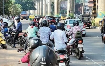 മുളകുപൊടി പാക്കറ്റ് പൊട്ടി റോഡില്‍ വീണു, കാറ്റില്‍ പടര്‍ന്നു, വലഞ്ഞ് യാത്രക്കാര്‍